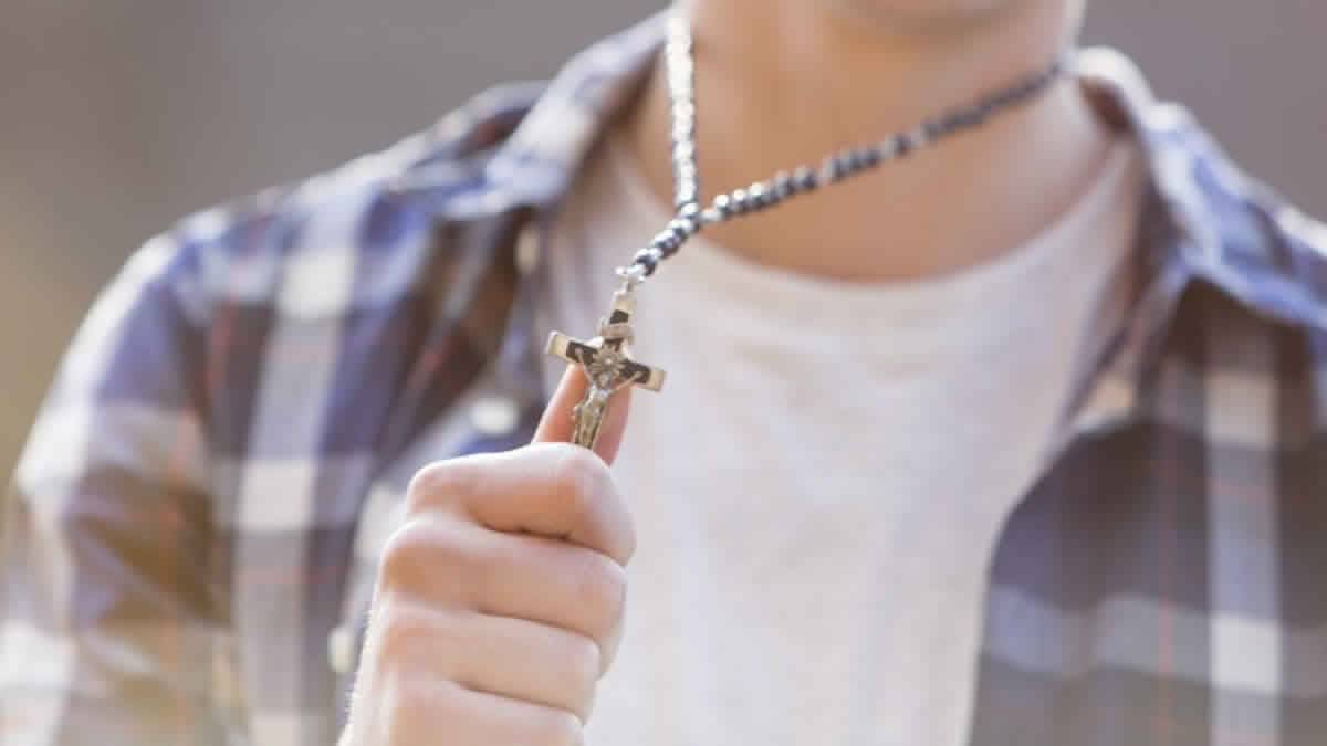 Estudante Sueco Proibido De Usar Fotografia Da Cruz Cristã Na Escola