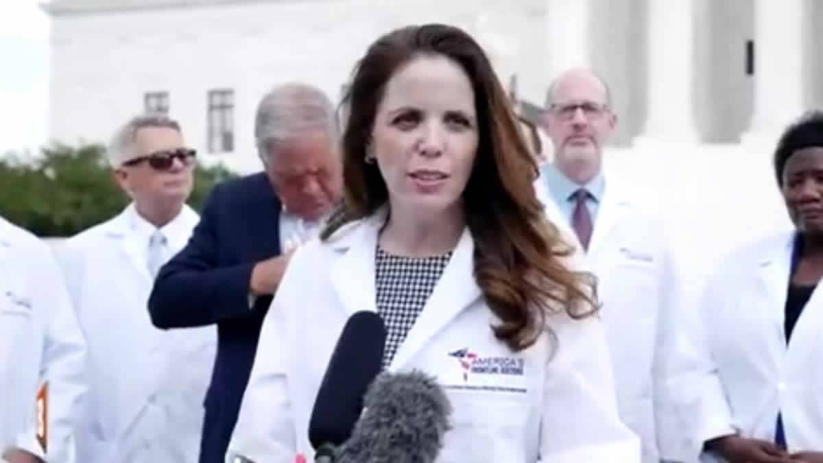 Dra. Simone Gold, Que Defendeu A Hidroxicloroquina Como Um Remédio Para COVID 19, Foi Presa Em Conexão Com O 'Motim' Do Capitólio