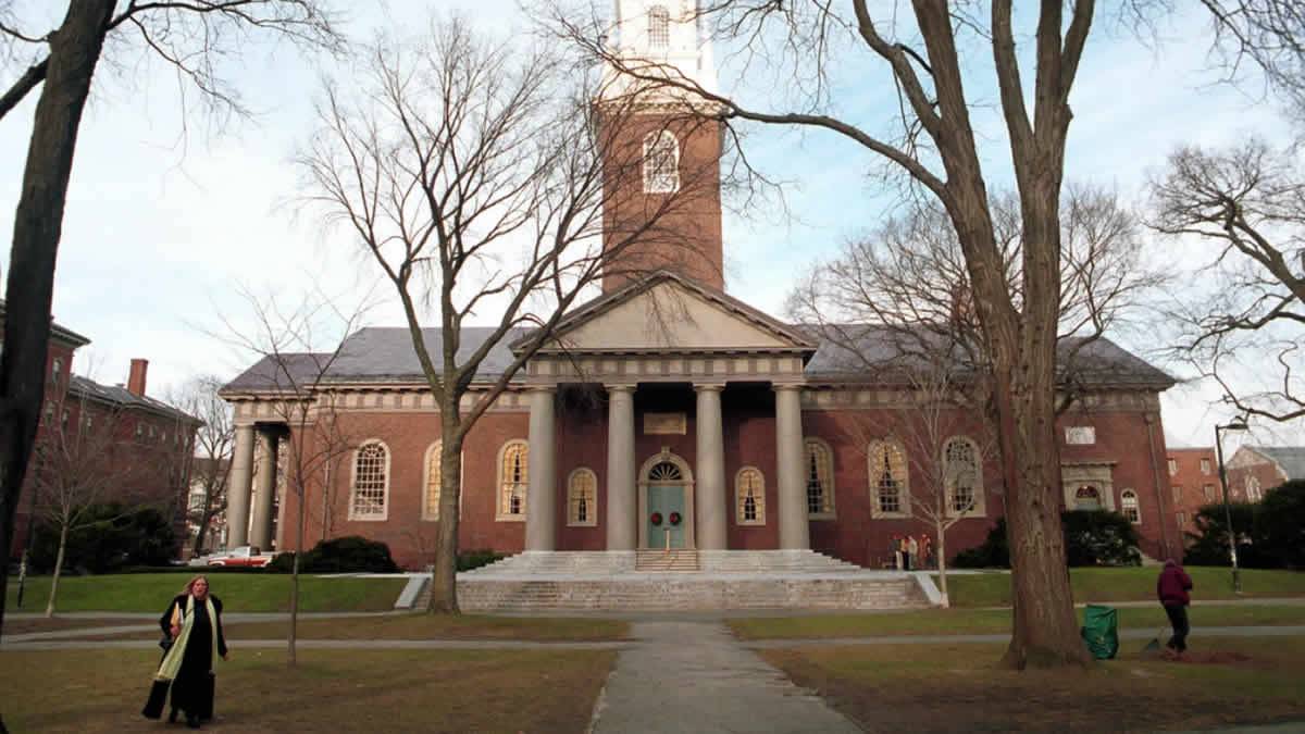 Estudantes Exigem Que Harvard Revogue Diplomas De Aliados De Trump