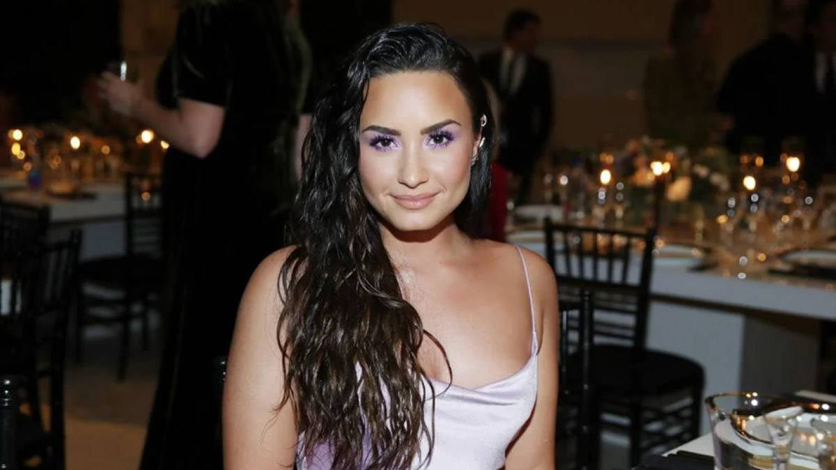 Demi Lovato Diz Que As Festas De Revelação De Gênero São Transfóbicas 'Há Meninos Com Vaginas E Meninas Com Pênis'