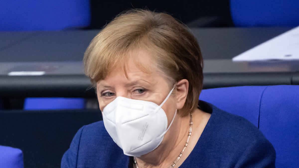 Merkel Deve Ser Vacinada Com A Vacina AstraZeneca De Forma Publicamente Eficaz