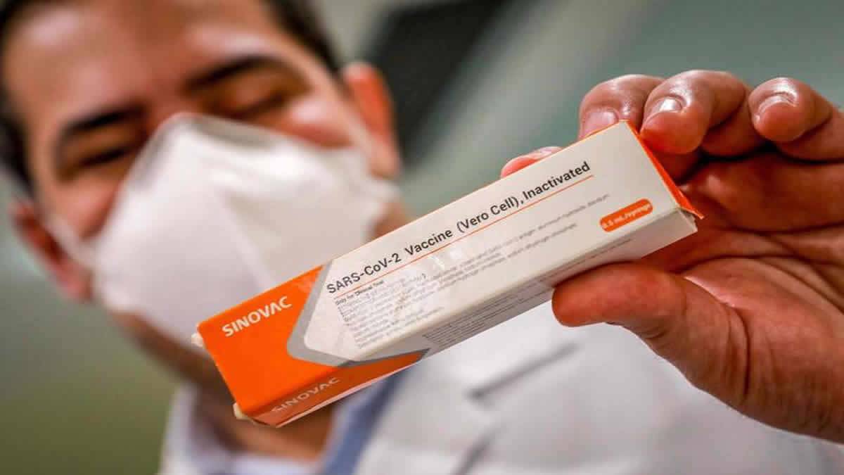 Uma Enfermeira Da Indonésia Morreu Nove Dias Após Receber A Vacina CoronaVac