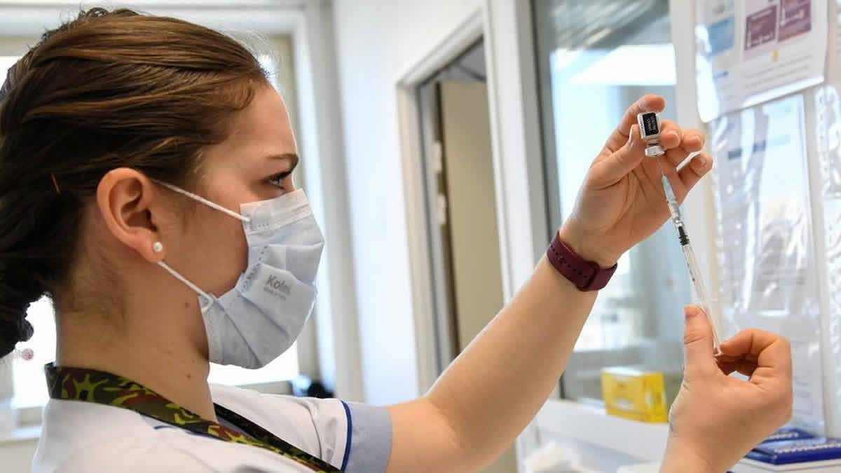França Ameaça Tornar Obrigatória A Vacinação Entre Os Profissionais De Saúde, Pois Se Opõem A Receber As Injeções