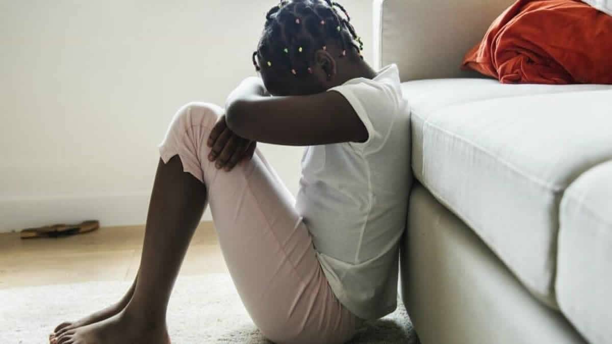 Médicos Alertam Que O Suicídio Infantil Está Se Tornando Uma Pidemia Internacional Devido Às Restrições Dos Governos