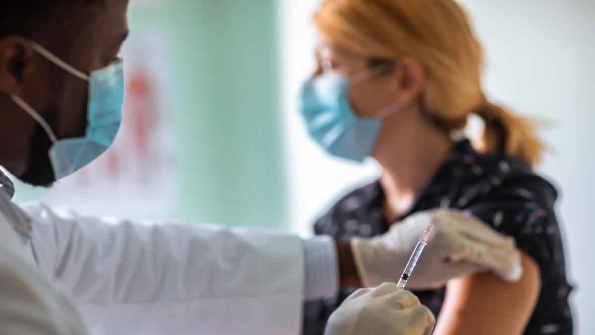 Mulheres Sofrem Piores Efeitos Colaterais Da Vacina Covid Do Que Os Homens