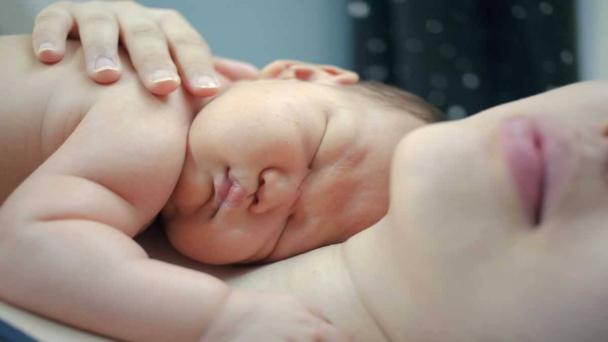 Baixo Risco De Infecção Em Bebês Nascidos De Mães Com COVID 19