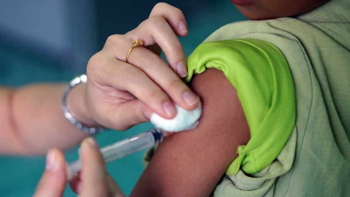 Criança De 8 Anos Recebe Acidentalmente A Vacina COVID 19