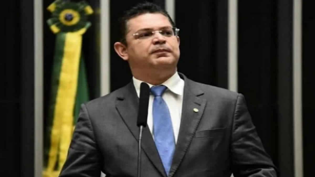 Deputado Evangélico Sairá Do DEM Após Partido Criar Comitê LGBT
