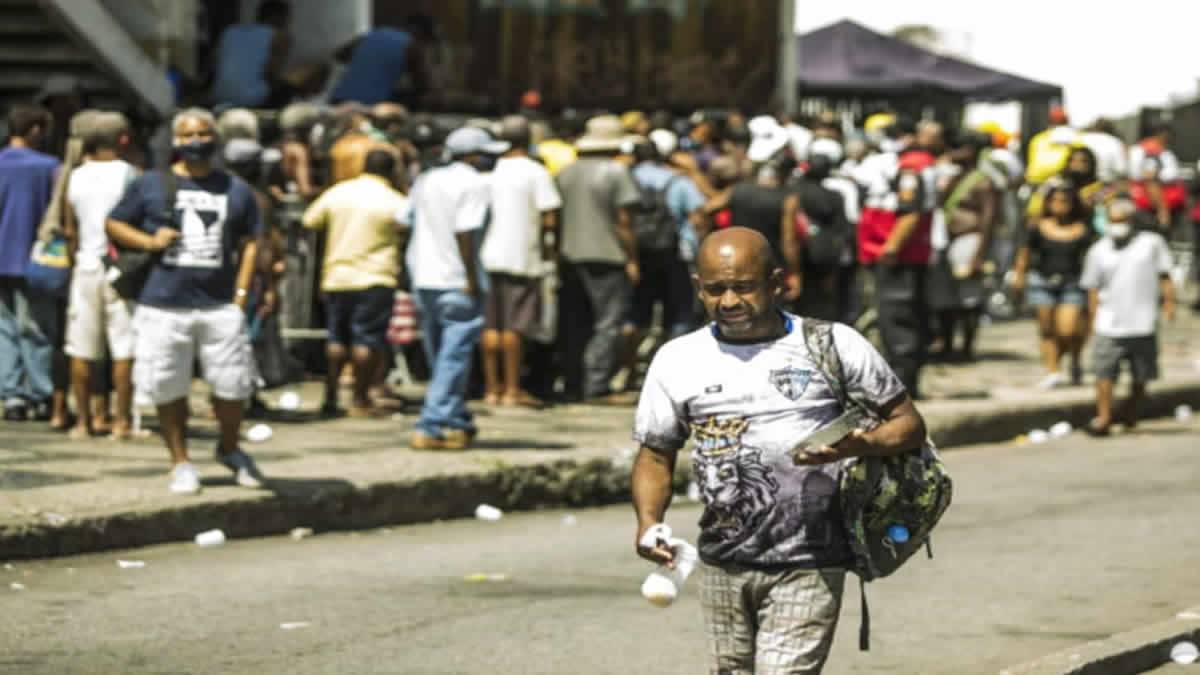 No Rio, Aumento Da Fome Resulta Em Fila Gigantesca Por Refeição
