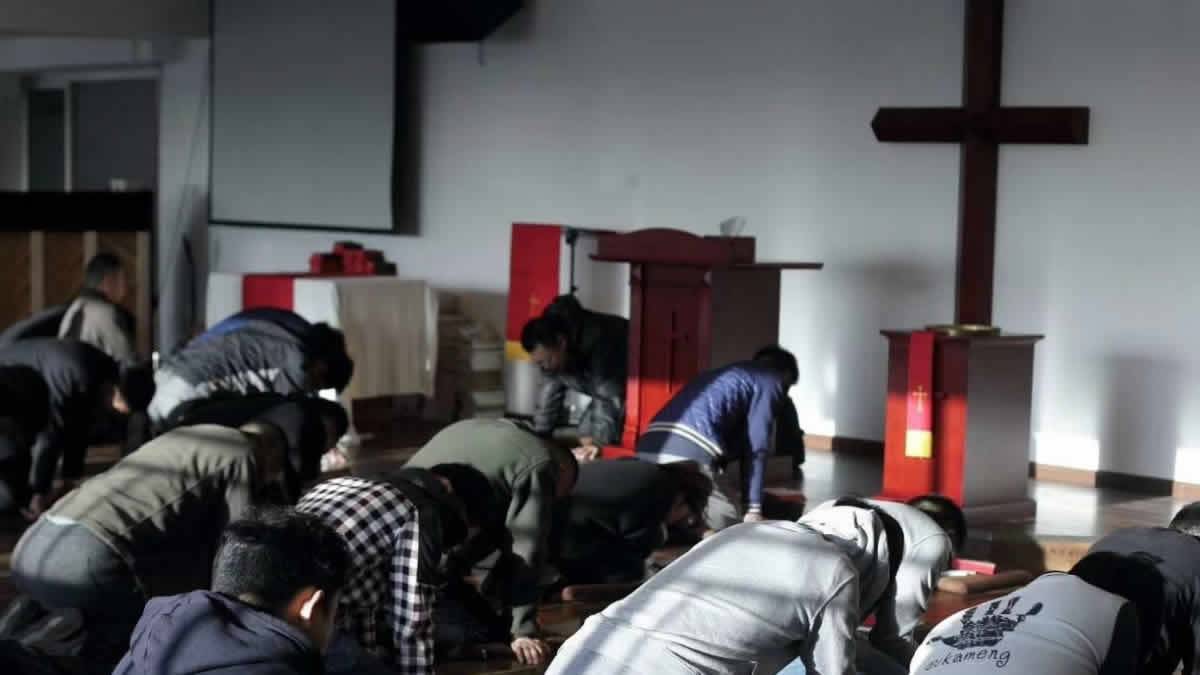 Testemunhas China Aprisiona Cristãos Em Centros Subterrâneos De Tortura De 'lavagem Cerebral'