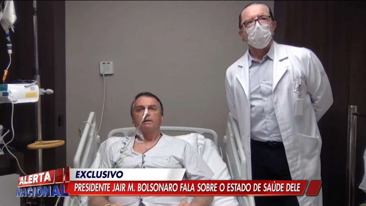 Ao Lado De Bolsonaro, Médico Diz Que Cirurgia Está Afastada