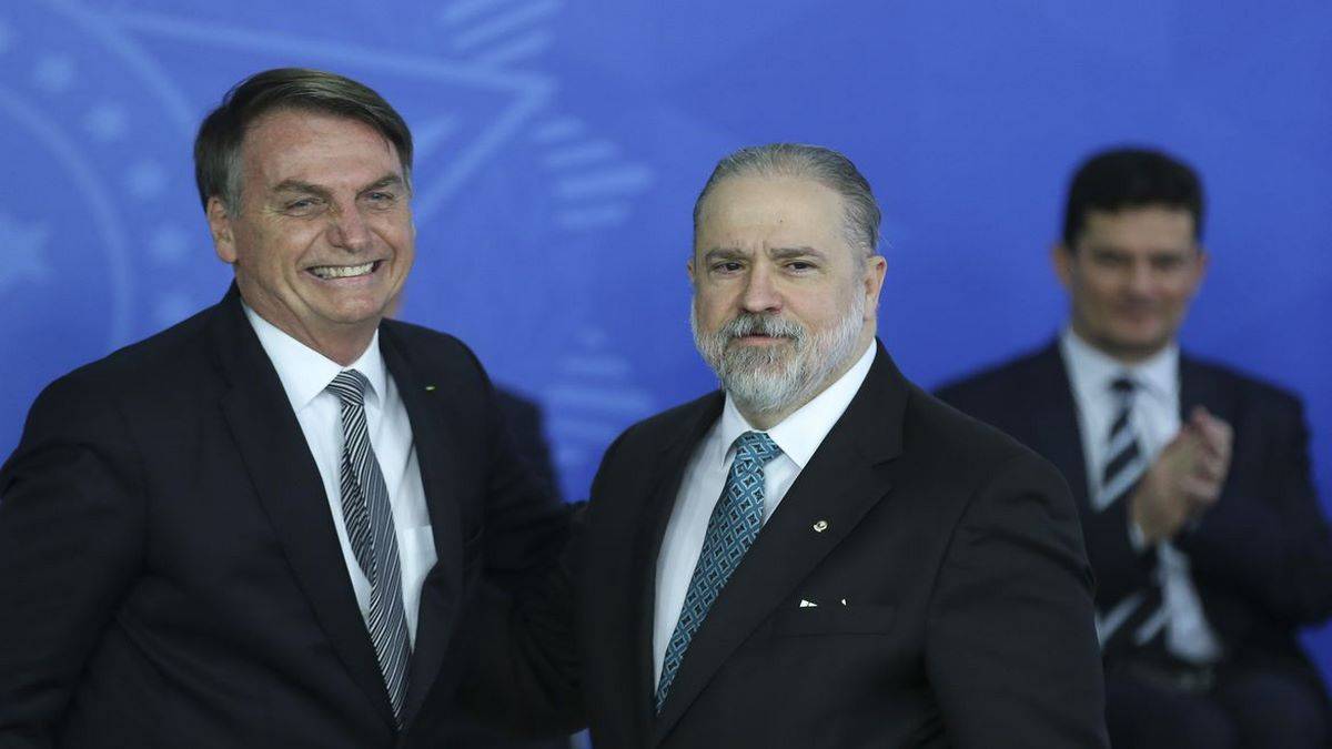 Bolsonaro Decide Reconduzir Aras Na PGR