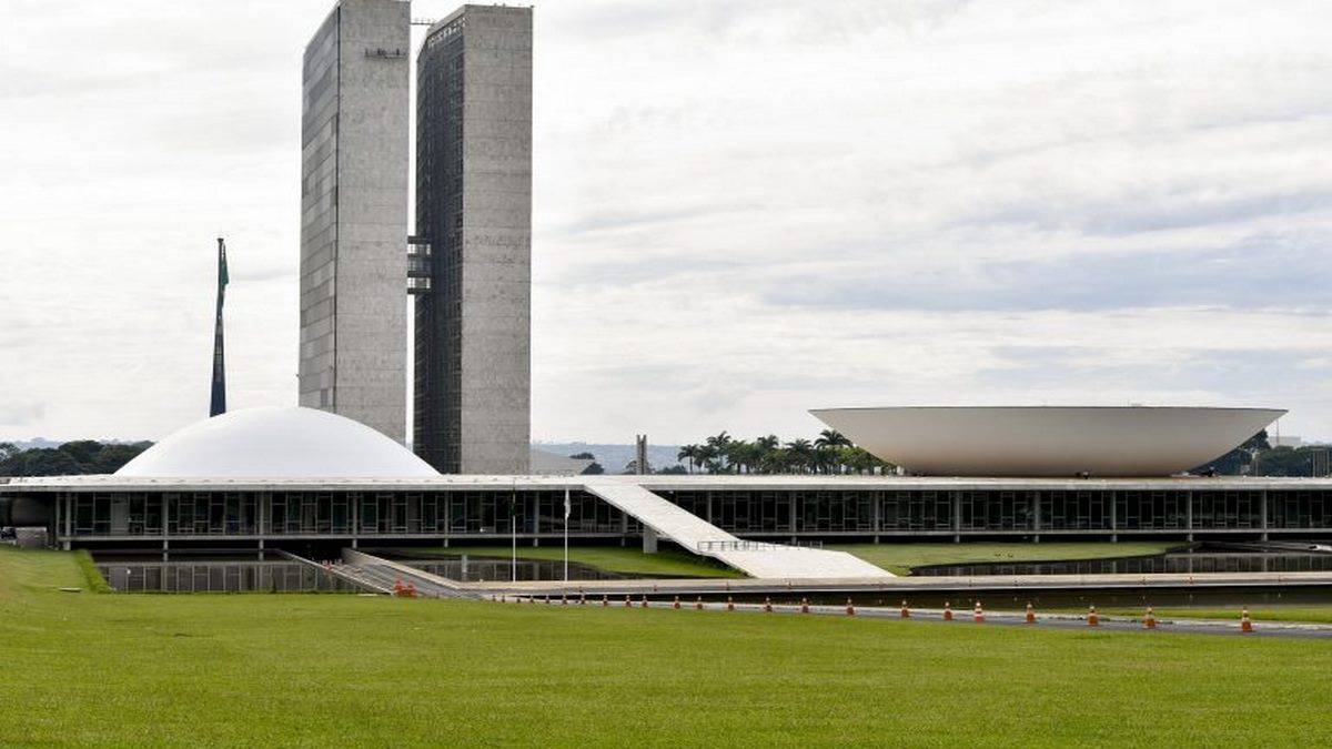 Bolsonaro Deve Vetar Rombo De R$5,7 Bilhões Para O Fundão Eleitoral
