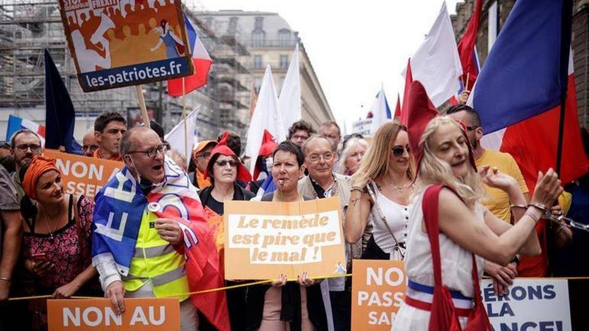 Franceses Protestam Contra Passaporte Sanitário Da Covid 19