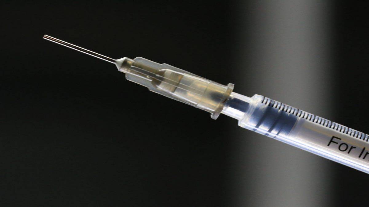 Syringe With Hypodermic Needle