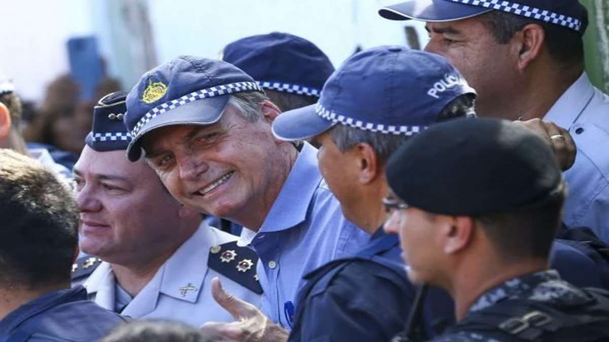 Bolsonaro Com Policiais Militares