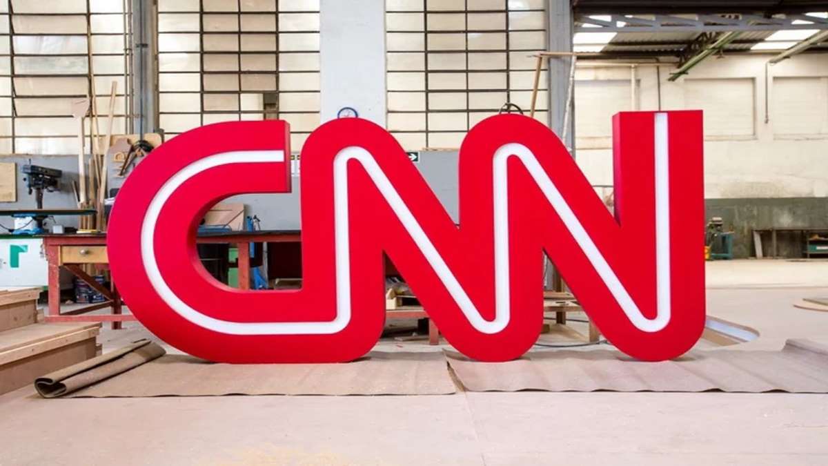 CNN Demite 3 Funcionários Que Foram Ao Trabalho Não Vacinados