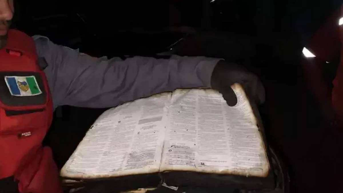 Casa é Destruída Por Incêndio E Bíblia Fica Intacta Em Santa Cruz Do Capibaribe