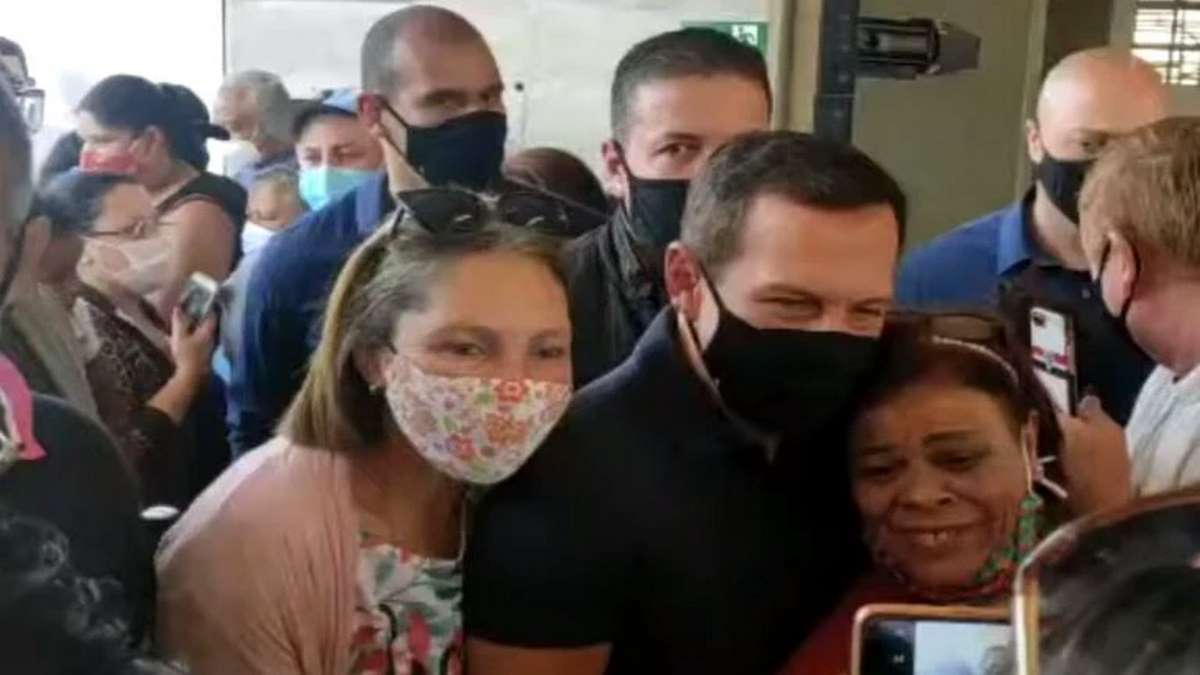 Governador De SP Tirou Fotos Com Pessoas Sem Máscara