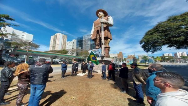 JTCC Realiza Limpeza Na Estátua De Borba Gato, Na Praça Augusto Tortorelo De Araújo, Em São Paulo