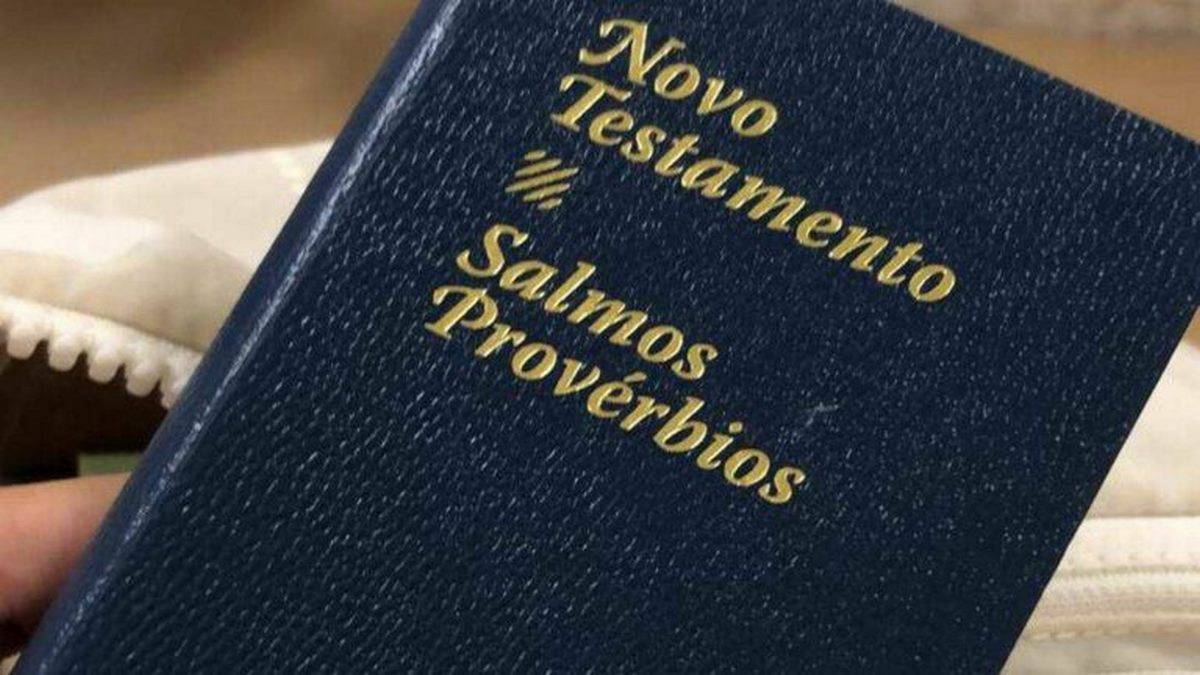 Mulher Vai Abortar, Recebe Bíblia, E PSOL Pede Explicação