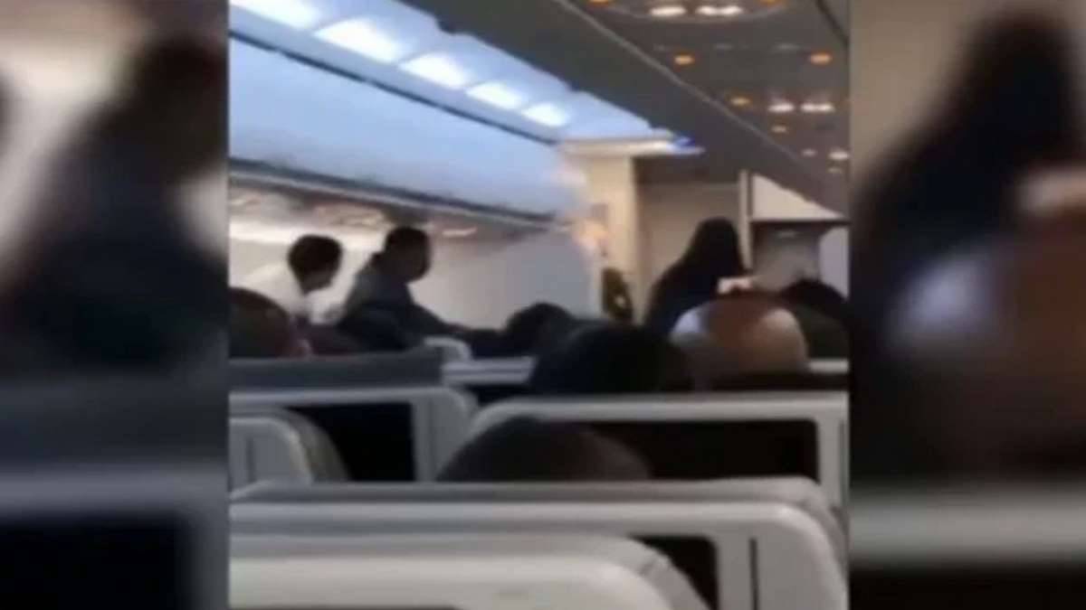 Piloto Retorna Com Avião A Aeroporto Após Passageira Se Negar A Usar Máscara