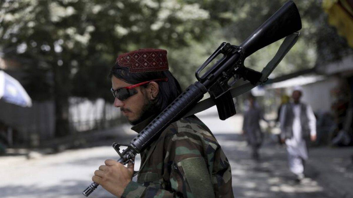Talibã exige que os afegãos entreguem armas e munição dentro de uma semana