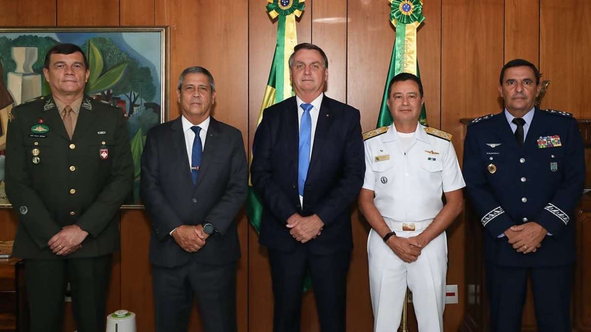 Chefes Das Forças Militares Ao Lado Do Presidente Jair Bolsonaro