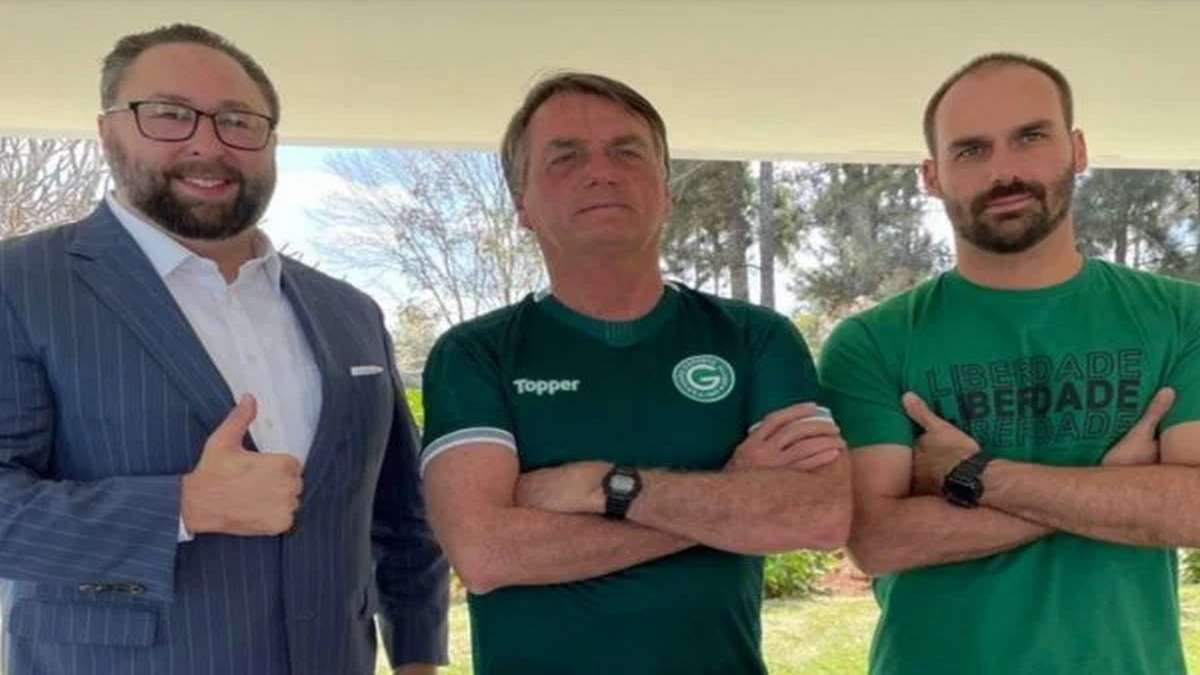 Moraes Manda PF Deter Ex Braço Direito De Trump Em Brasília Para Depoimento