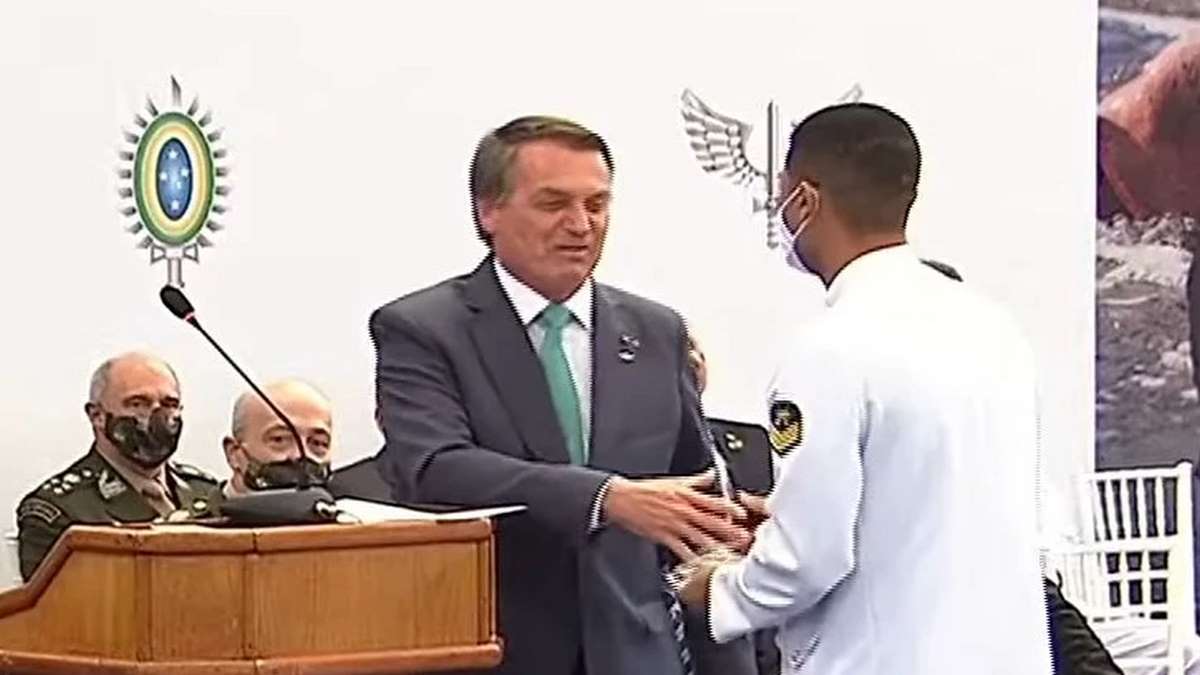 Presidente Bolsonaro Entrega Medalha Ao Boxeador Herbert Da Conceição