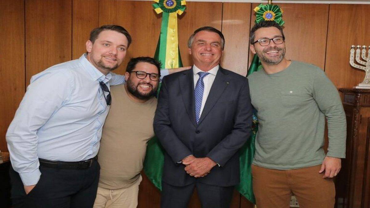 Presidente Jair Bolsonaro Recebeu Trio De Humoristas