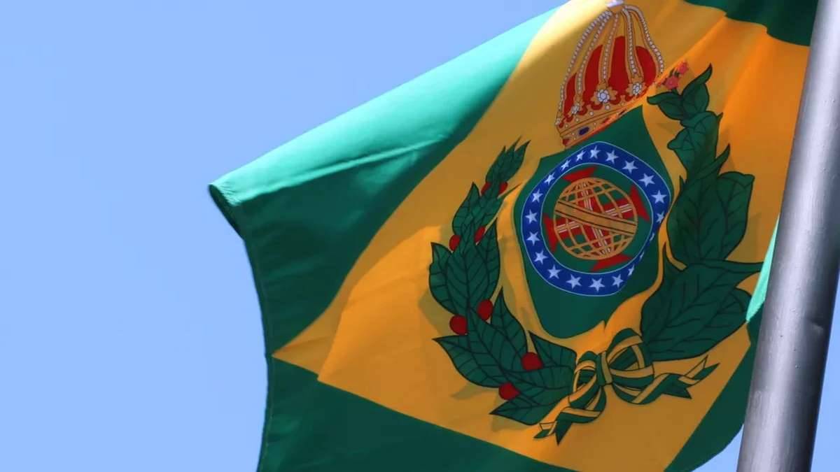 TJMS Hasteia Bandeira Do Brasil Império Para Fazer Homenagem
