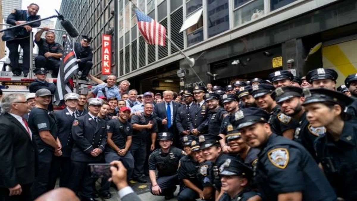 Trump Visita Policiais De NY No 11 De Setembro E Fala De Planos Eleitorais