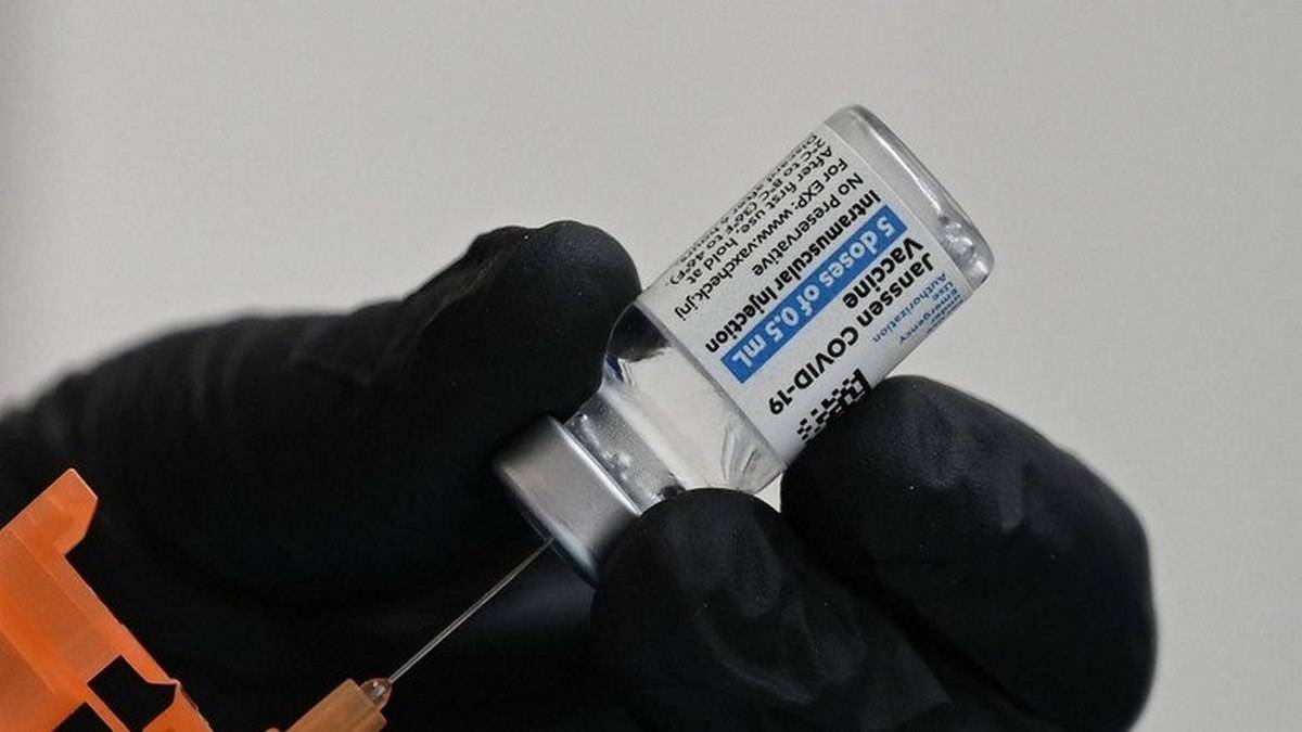 Vacina Da Janssen Contra Covid 19 é Aplicada Em Dose única