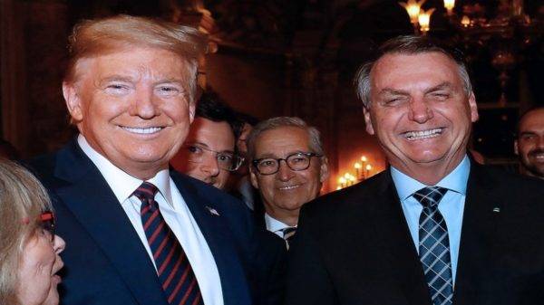 O Então Presidente Dos EUA, Donald Trump, E O Presidente Brasileiro Jair Bolsonaro São Vistos Durante Um Jantar No Mar A Lago, Em Palm Beach, Flórida, Estados Unidos, Em 07 De Março De 2020