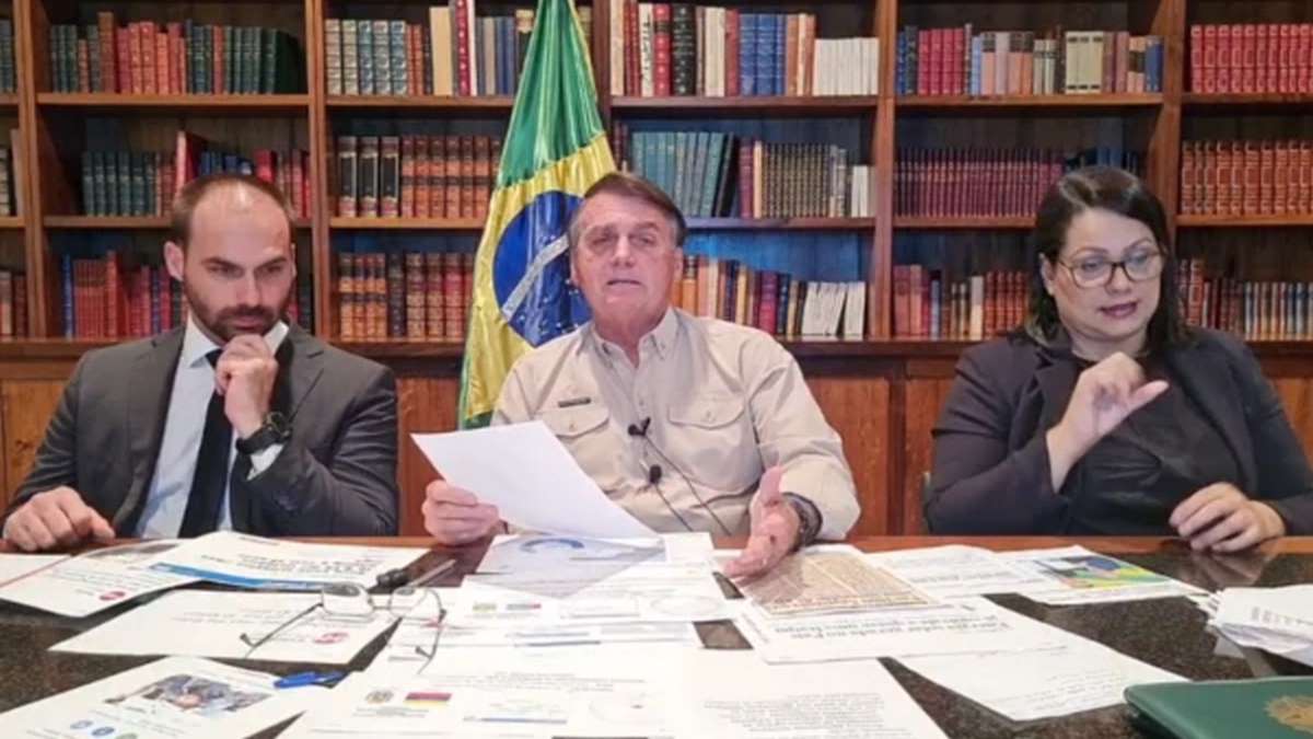 Presidente Jair Bolsonaro Em Sua Live Semanal