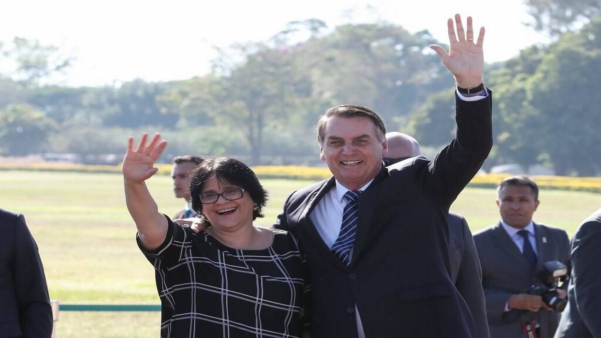 Ministra Damares Alves E O Presidente Jair Bolsonaro