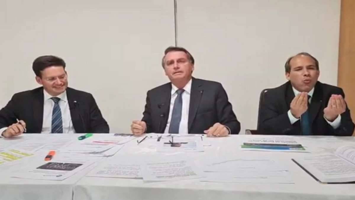 Presidente Jair Bolsonaro Em Sua Live Semanal