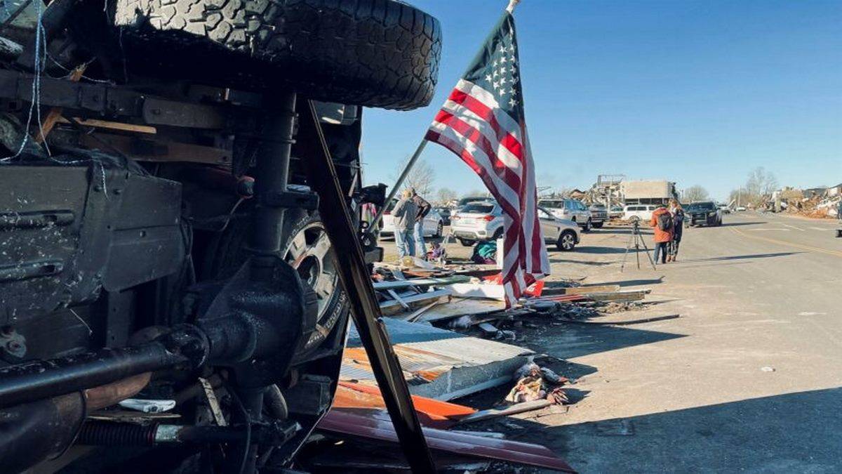 Tornados Nos EUA Deixam Dezenas De Mortos Em 5 Estados