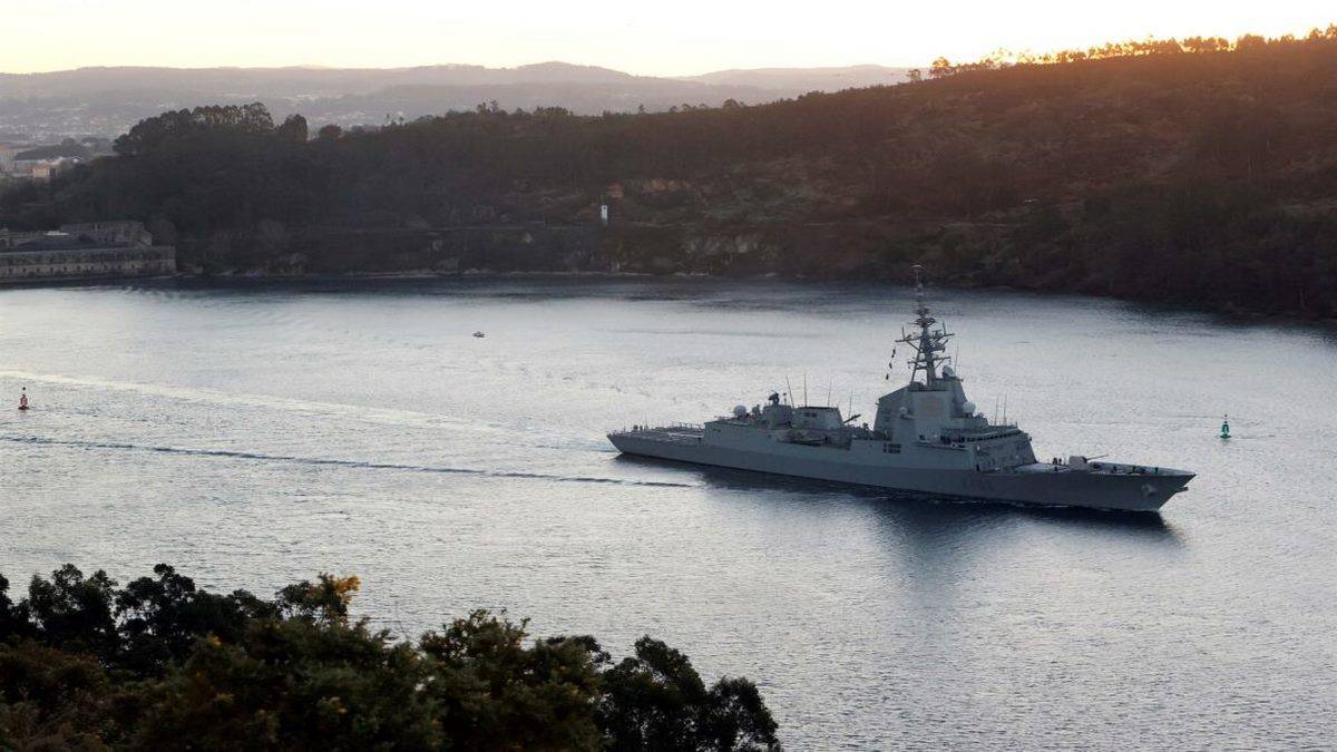 Fragata Blas De Lezo Sai Do Arsenal Militar De Ferrol Em Direção Ao Mar Negro