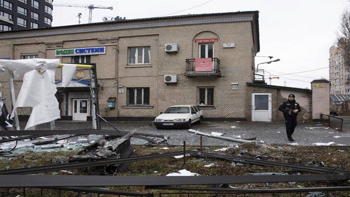 Consequências Da Explosão Em Kiev Quando Tropas Russas Entraram Na Ucrânia Foto EFE EPA Ministério Do Interior Da Ucrânia
