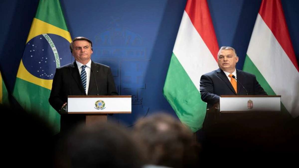Presidente Jair Bolsonaro Ao Lado Do Primeiro Ministro Da Hungria Viktor Orbán Foto EFE EPA Vivien Cher Benko