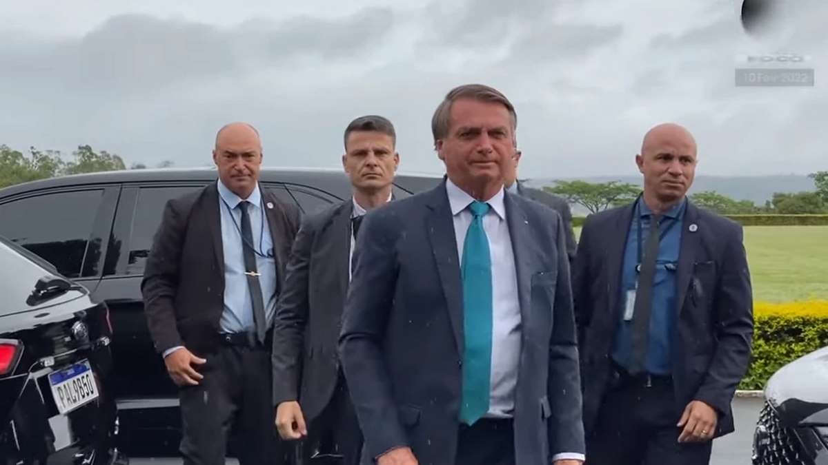 Presidente Jair Bolsonaro Conversou Com Apoiadores Nesta Quinta Feira Foto Reprodução Print De Vídeo Do Canal Foco Do Brasil