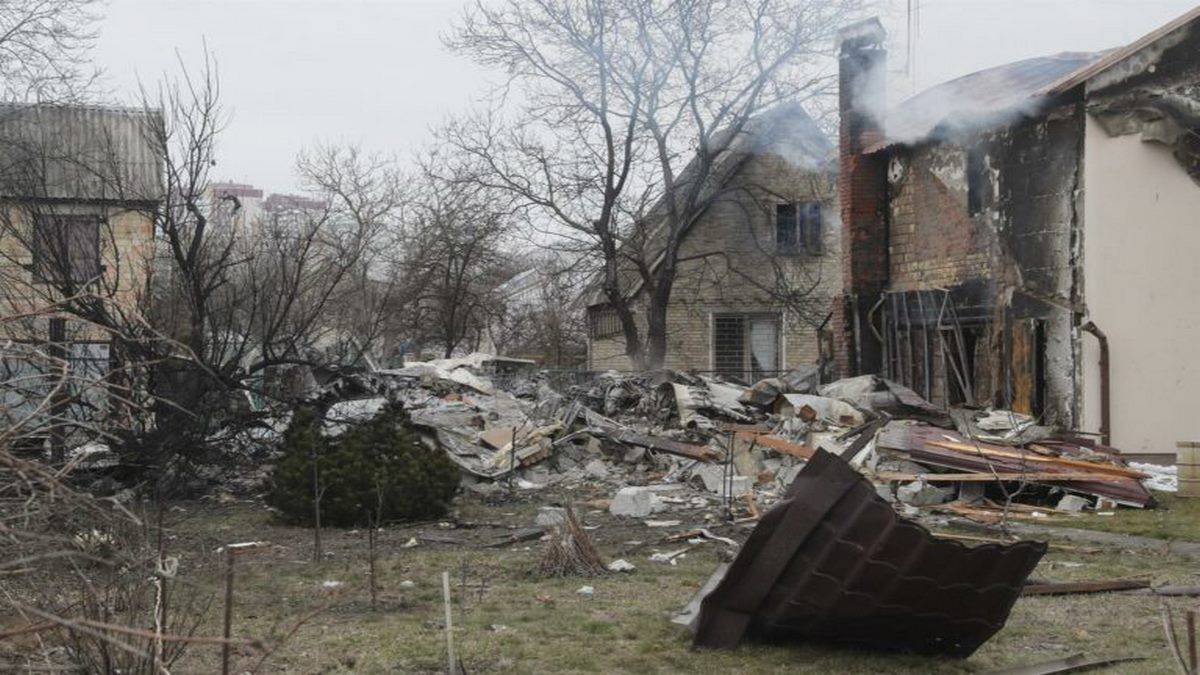 Destroços De Um Avião Militar Que Foi Abatido Em Kiev Foto EFE EPA SERGEY DOLZHENKO