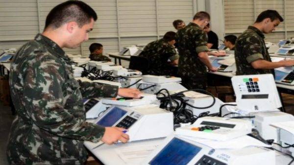 Militares Realizam A Primeira Etapa Do Simulado De Testes Nacional De Urnas Eletrônicas, Para As Eleições De 2016