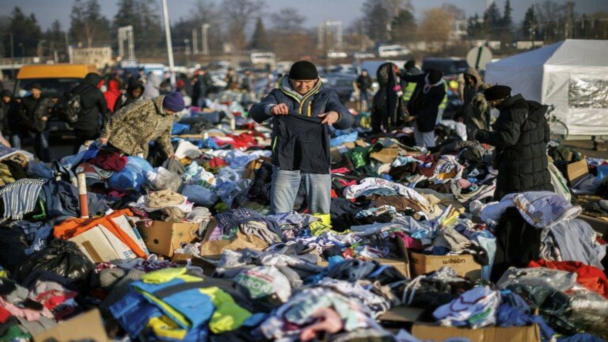 Polônia Recebe Roupas Para Os Refugiados Da Ucrânia Foto EFE Biel Aliño