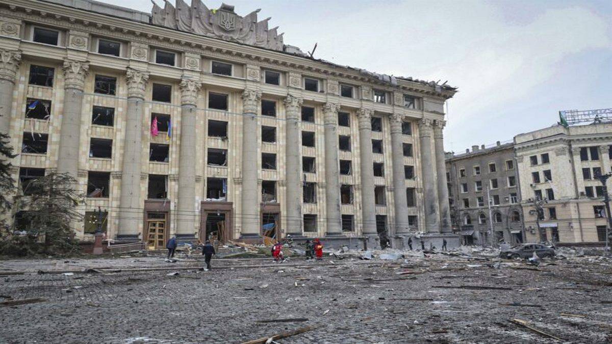 Prédios Administrativos Danificados Após Um Bombardeio Russo No Centro De Kharkiv, Ucrânia Foto EFE EPA SERGEY KOZLOV