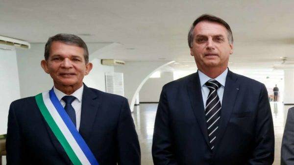 Presidente Jair Bolsonaro Ao Lado Do Presidente Da Petrobras, Joaquim Silva E Luna
