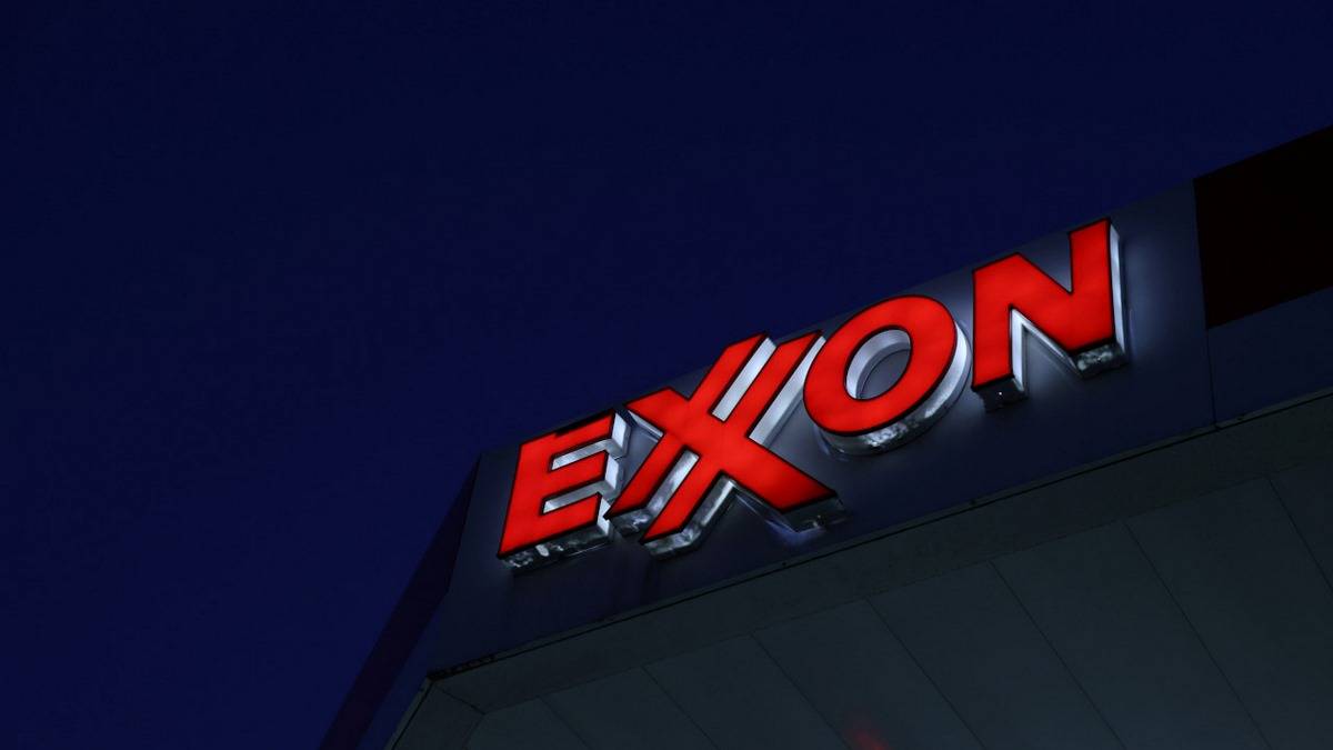 Exxon Proíbe Bandeiras LGBTQ