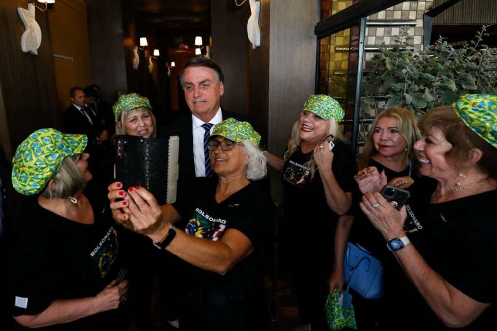 Bolsonaro é Cercado Por Apoiadoras Em Los Angeles Foto Alan SantosPR